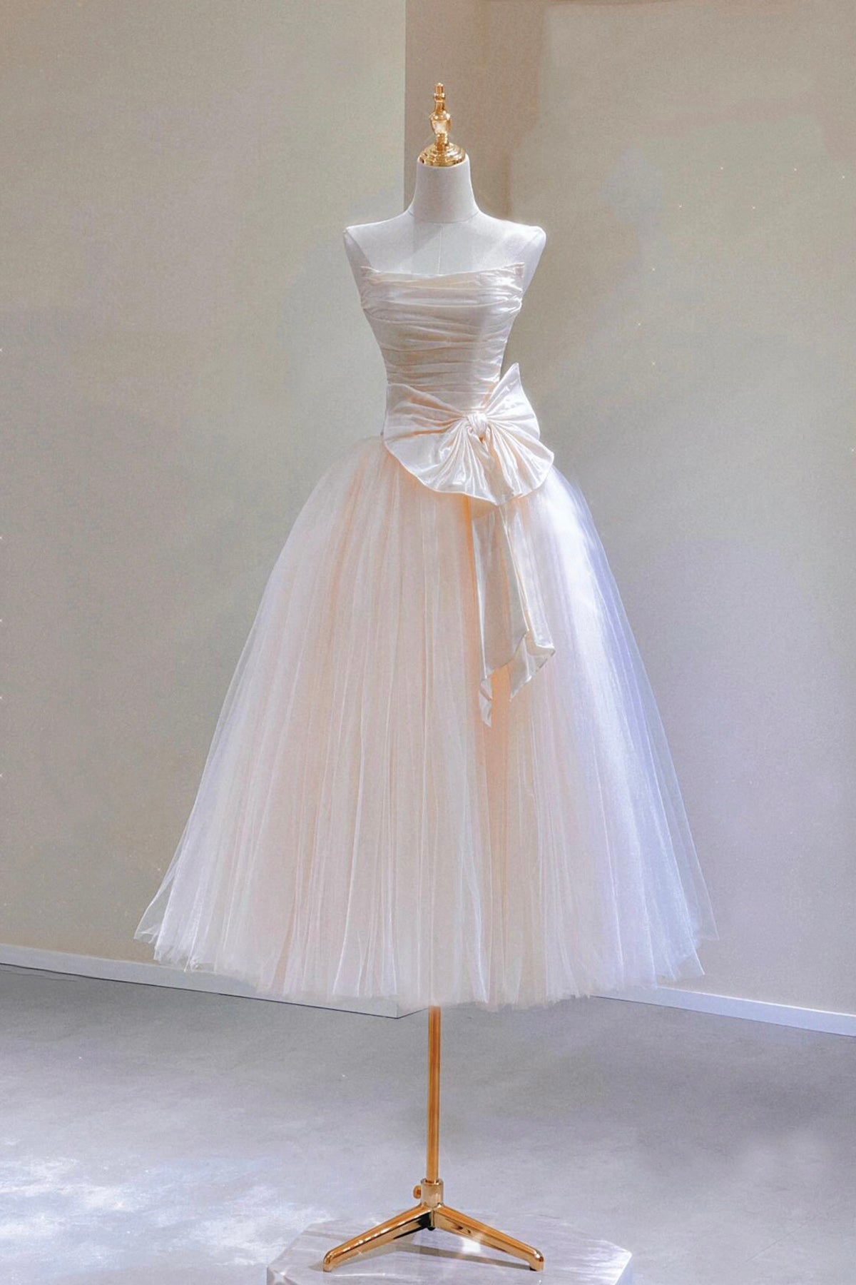 white christmas dresses V Neck Light Champagne Tulle Short Prom Dresses, Short Champagne Tulle Formal Homecoming white christmas dresses V Neck Light Champagne Tulle Short Prom Dresses, Short Champagne Tulle Formal Homecoming
