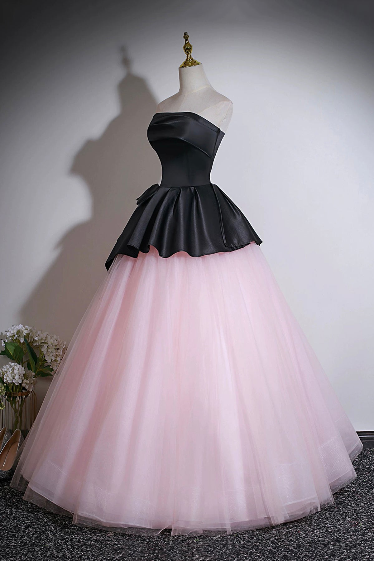 Elegant Black and Pink Strapless Prom Dress, Floor-Length Tulle Ball Gown US 10 / Black and Pink Elegant Black and Pink Strapless Prom Dress, Floor-Length Tulle Ball Gown US 10 / Black and Pink
