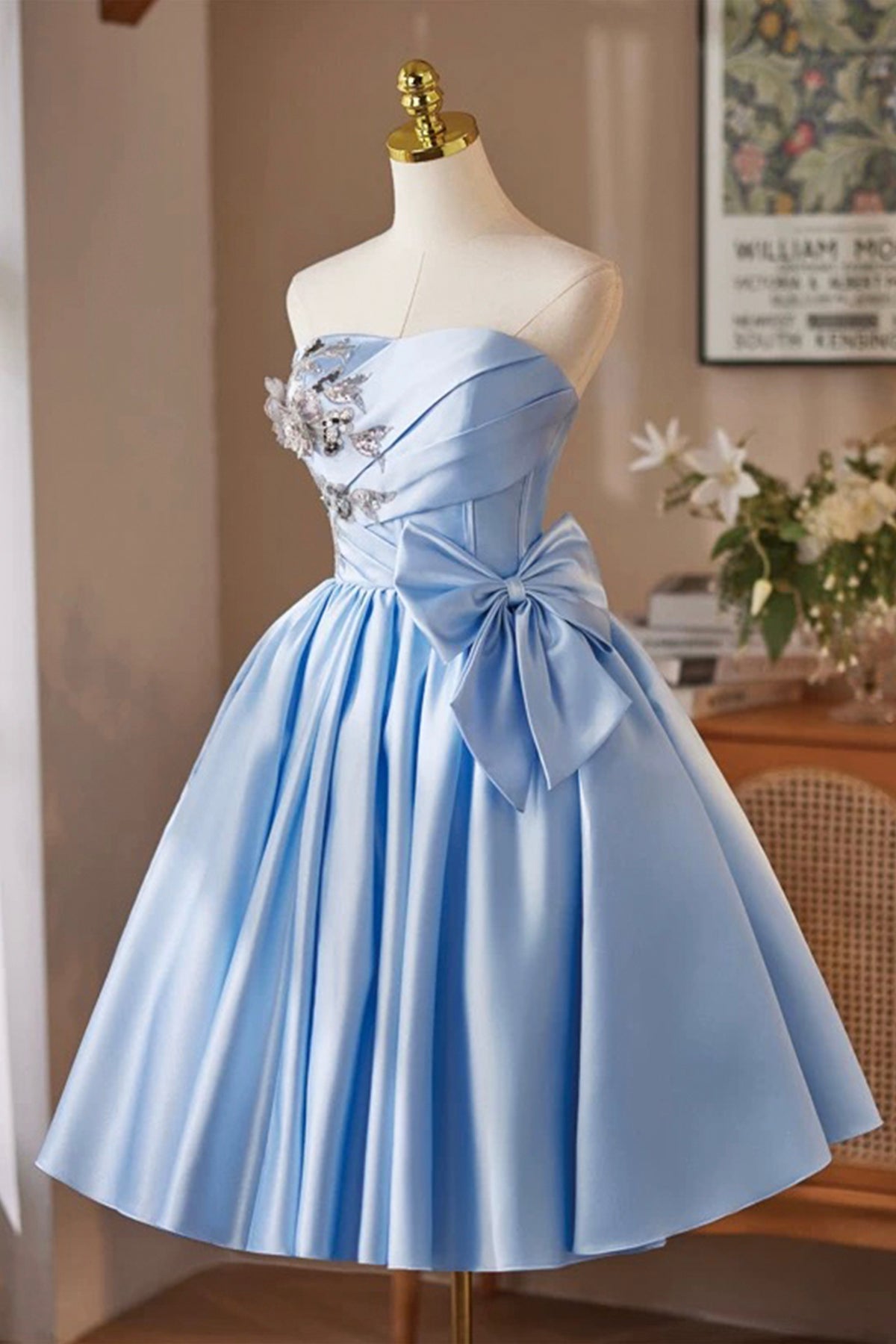 short sky blue prom dress Light Sky Blue Homecoming Dress,short Prom Dresses,homecoming Gowns,fitted Party Dress,silver Beading Prom Dresses,sparkly Cocktail