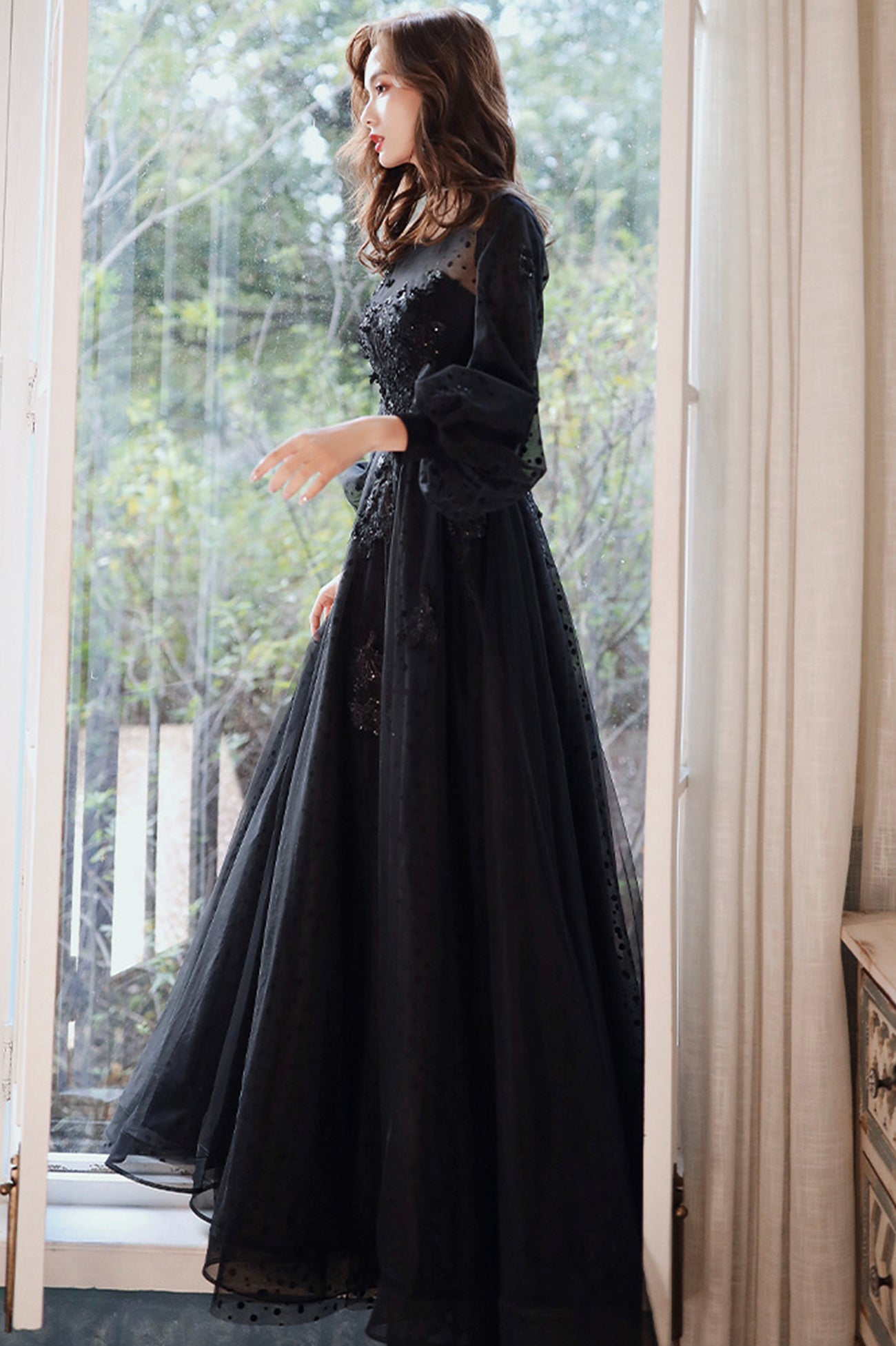 black tulle prom dress with sleeves A-line V-neck Tulle Floor-length Long Sleeve Split Front Appliques Lace Vintage Prom Dress
