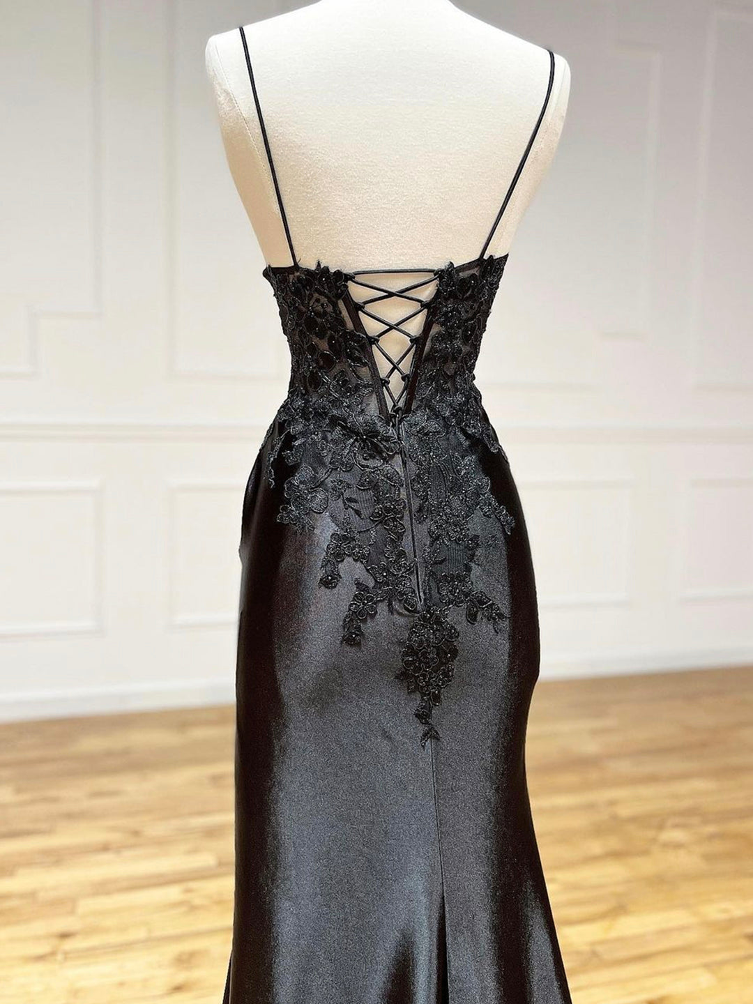 Spaghetti Strap V-neck Lace Applique Prom Dresses A-line Formal Dress –  Viniodress